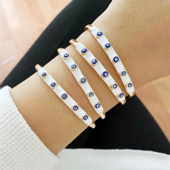 Protection eye bracelet